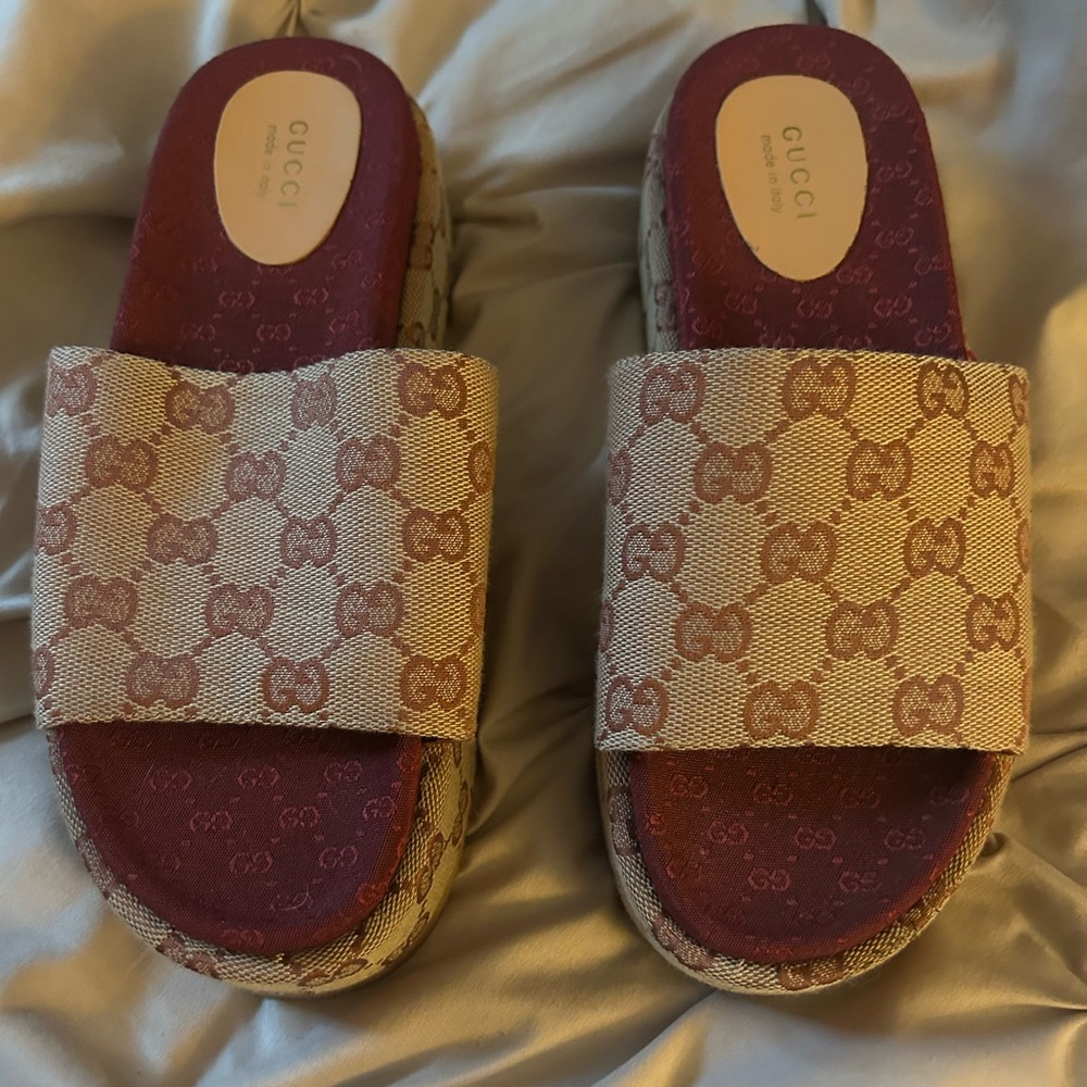 Gucci Cream and Red Sandals with Iconic Design